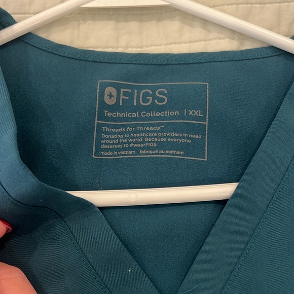 Figs Women Scrubs, Ruffle Sleeve Top & Zamora Jogger Pant- XXL - Picture 4 of 5